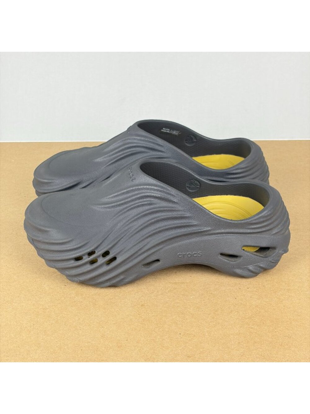 Crocs Echo Wave Slip On Sandals Womens 7 Gray Mule Molded Synthetic